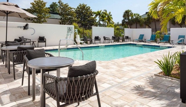 Relax and Unwind! Free Breakfast, Free Parking, Pets Allowed