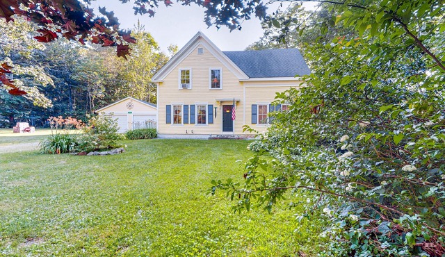 Renovated 19th-Century Farmhouse w/270 Feet of Waterfront & Sunset Views