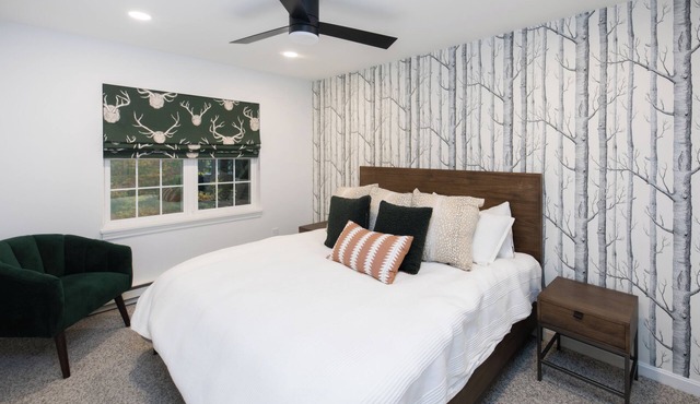 RENOVATED JIMINY PEAK MOUNTAINSIDE CONDO Designer Interiors Walk to Slopes