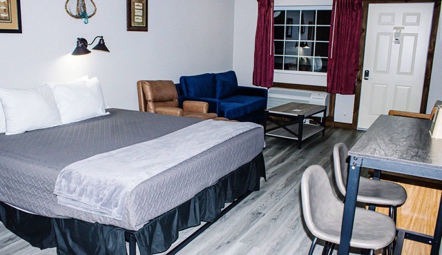 Renovated King Kitchenette