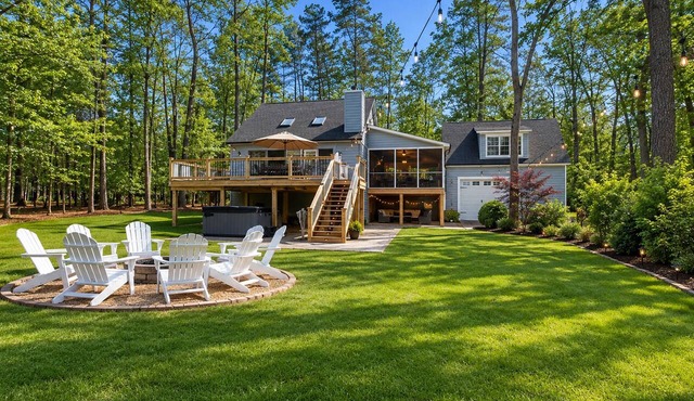 Renovated lakehouse with dock, hot tub, firepit & bi-level deck - dogs OK