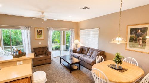 Right Direction Rentals 2 Bedroom Villa 8403