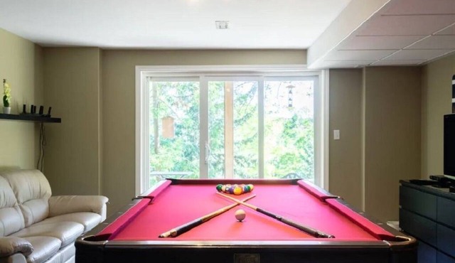 River Views | Pool Table | EV Charger | Hiking Trails | Near Niagara Falls