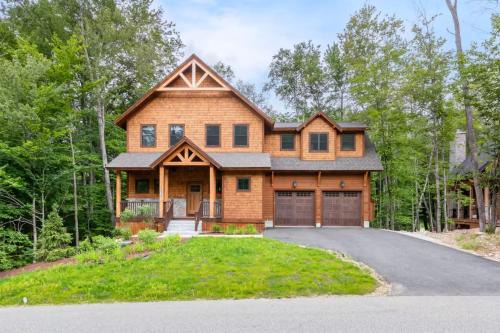 Riverfront Luxury at Loon Mtn Hot Tub Fire Pit