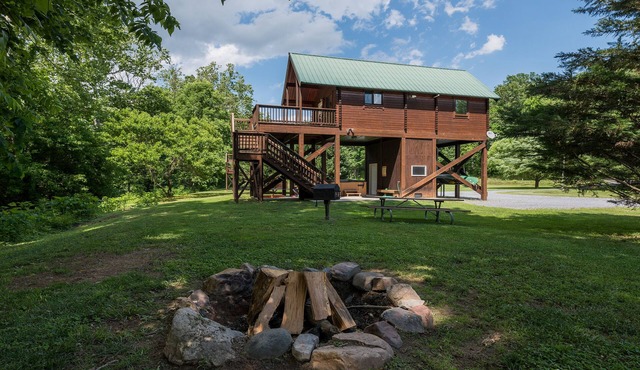 Romantic River Front cabin,Close to Luray