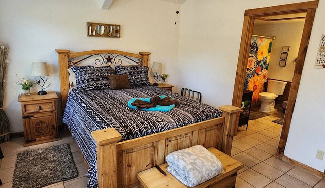 Romantic Riverfront Cabin Getaway - upscale Hill Country Luxury cabin