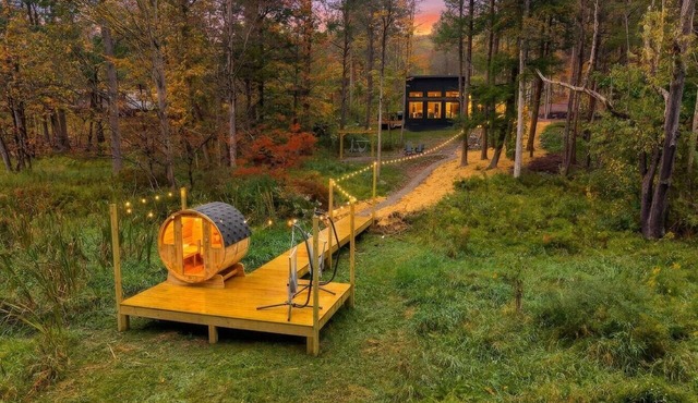 Romantic Riverside Getaway! Riverview Hot Tub!