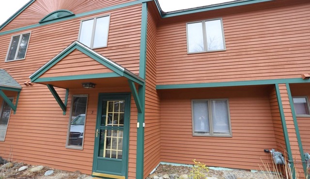 Roomy White Mountain Condo close to Swimming Hole on Pemi River!