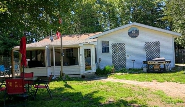 Rustic 3 bedroom charmer in the West Tremont woods