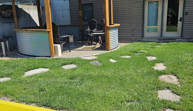 Rusty Acres- first floor apartment located between Hamilton & Nauvoo, Illinois