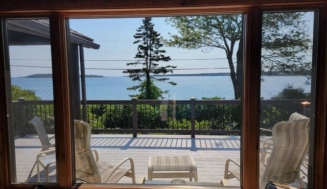 Salt Water Lodge: Spacious 4-bedroom getaway in scenic Boothbay Harbor, ME.