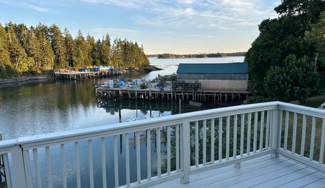 Seaside Friendship House on Lobster Cove