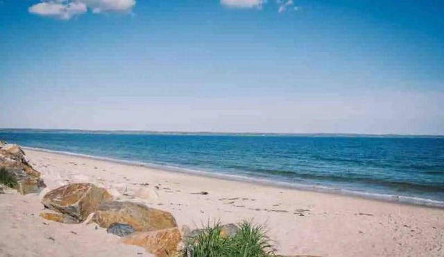SEPT AVAILABILITY! Fire Pit/Steps to Beach