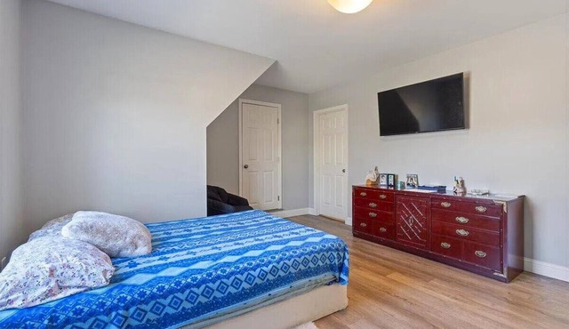 Serene & Charming 2BR Guest Apartment – Near Trails & Downtown Portland