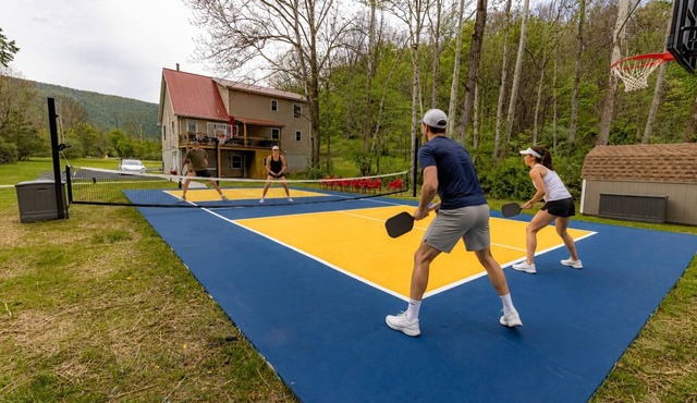 Serenity & Wellness-Pickleball-Hot Tub-Sauna-Cold Plunge-Home Theater-Hoops