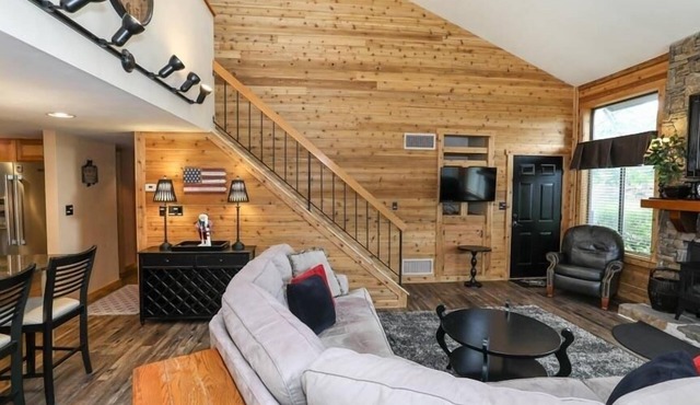 Seven Springs 2 BR Premium Condo, Walk to Slopes by RedAwnin
