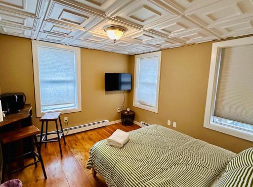 Simple & Convenient Downtown Living