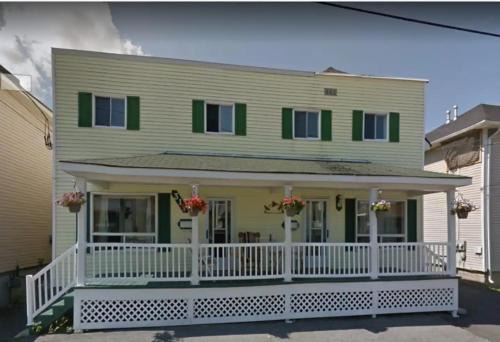 Simply Suite - Cornwall Village