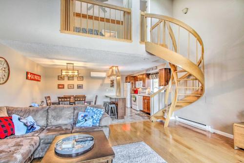 Ski Condo w/Pool, Close to Story Land & Attitash!