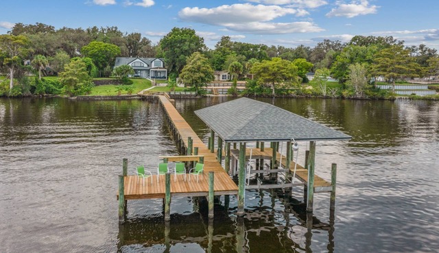 Sleeps 12 Luxury Riverfront Home w/Stunning Views & Dock