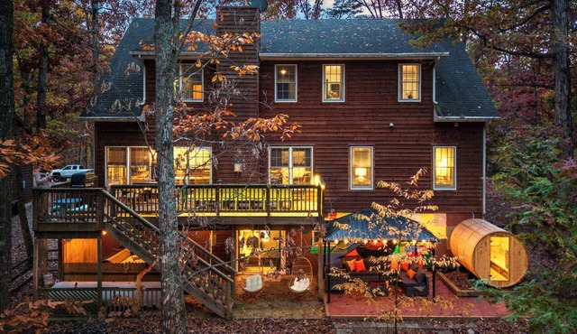 Sleeps 17! Hot Tub, Sauna, Gym, Game Room!
