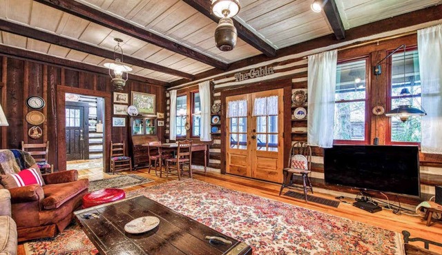 Snowbird-friendly house near golf with pool, mountain view, gas grill, & deck