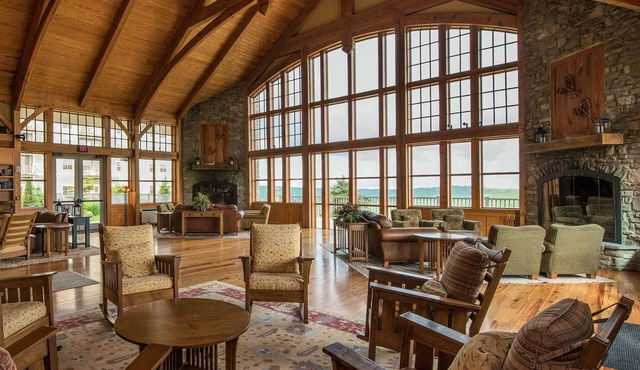 Soaring Eagle #402: 2 Bedrooms, 2 Full Baths: Slope Side, Hot Tubs. Underground Parking.