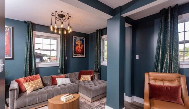 Sojourn at The Legacy Inn- The Adam's Suite