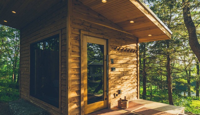 South Woods Guesthouse - Quiet Sauna Escape