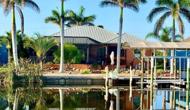 Spa 🌴Tropical Waterfront 🏝️Heated Pool🏖️Beach