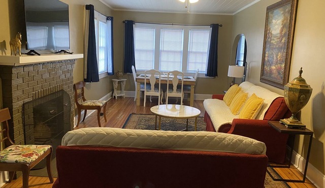 Spacious 4BR House Sleeps 10+ Near SGMC, VSU & Moody AFB Parking