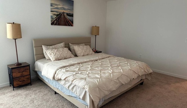 Spacious 5-bedroom house in welcoming Sebastian with WiFi, AC