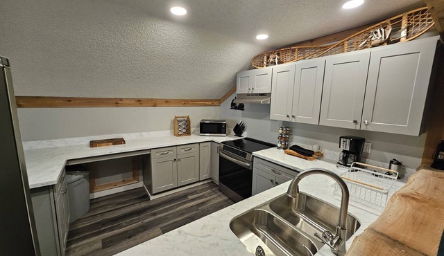 Spacious 5-bedroom House in Greenwater, mins from Mt. Rainier National Park.
