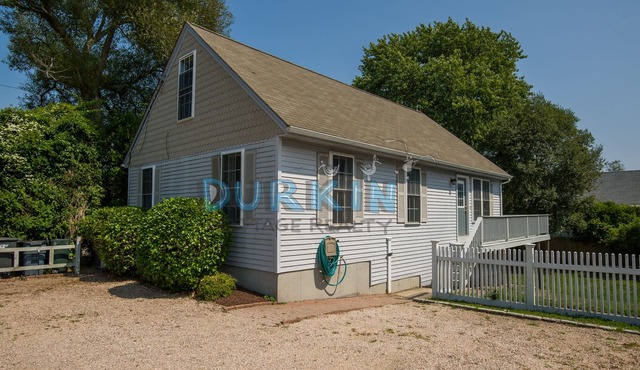 Spacious Cape, Close to Beach, Extra Living Area, Private Backyard