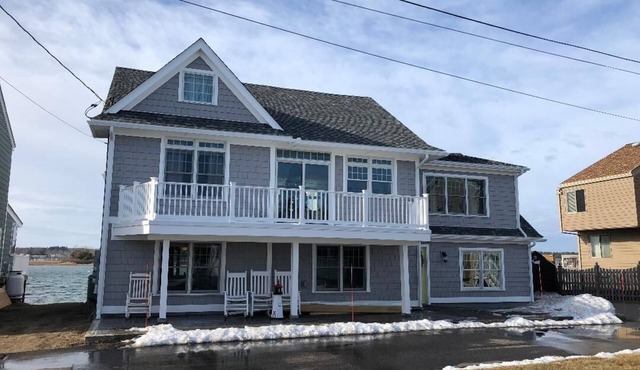 Spacious comfortable newly renovated 1st floor unit