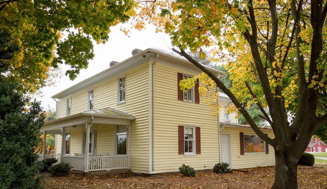 Spacious Country House with Scenic Views, Trail Rides on site, and River Access!
