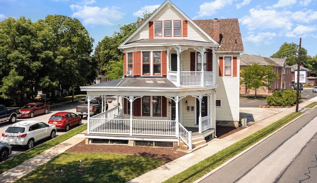 Spacious & Cozy Home w/ Gameroom & Parking Sleeps 10