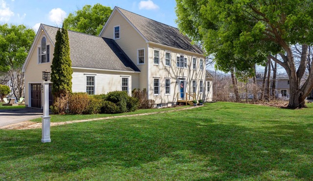 Spacious Family Retreat, Near Beaches, Peaceful Setting