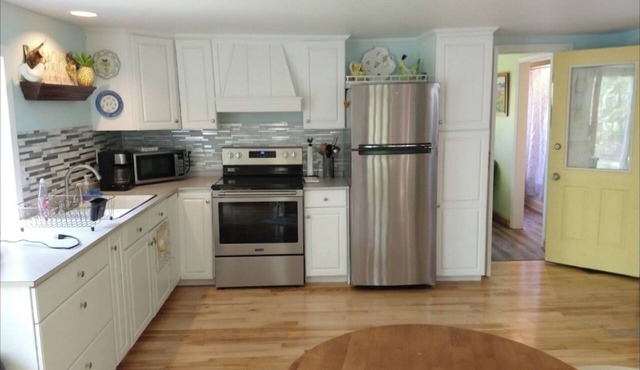 Spacious Furnished 1-bedroom Executive Apartment in Close, Convenient Orrington!