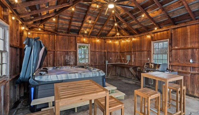 Spacious Home Downtown - Walk to Parks & Shops