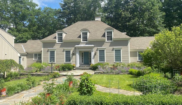 Spacious Kennebunkport River property, family/pet friendly, 2 miles to beaches