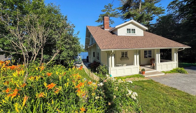 Spacious Lakefront Escape w/3 Baths + Bonus Bed