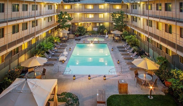 Spacious Suite | Courtyard | Outdoor Pool | Free Parking | BBQ Area