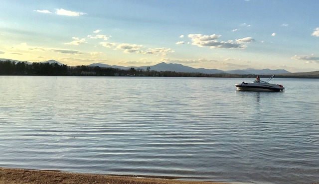 Spectacular setting, majestic mountains, sandy waterfront& dock on Ossipee Lake