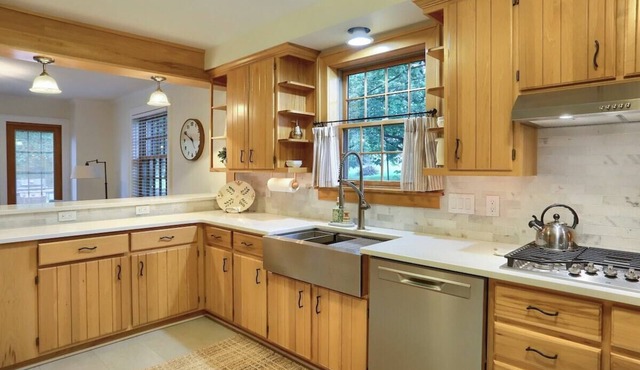Spruce Valley Retreat, private and quite, HOT TUB!