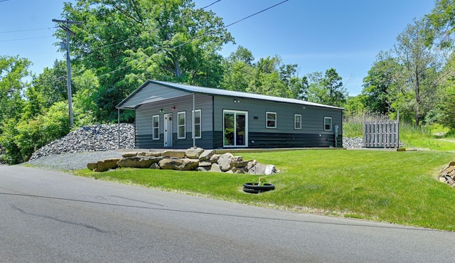 Steps to Mohawk River! Family Halfmoon Retreat