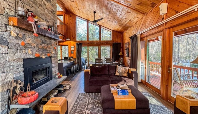 StoneWood Lodge | Lake Access | Arcade Game Room