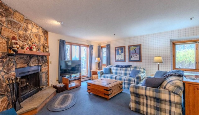 Stratton walk on/off, walk to food/drink, fireplace