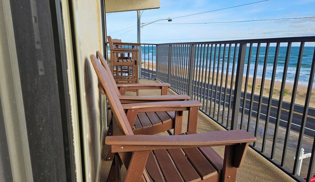 Stunning Oceanfront views! 2B/2B. Fall asleep to the sound of the waves. Oceans8