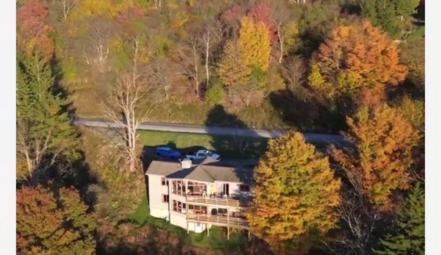 Stunning View, Hot Tub, Firepit, Walk to Dolly S,Pet, EV Charger, Secluded